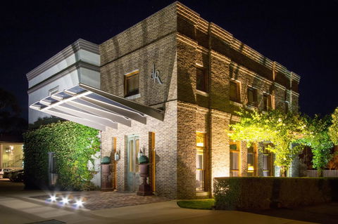 De Russie Boutique Hotel - Redcliffe Tourism 0