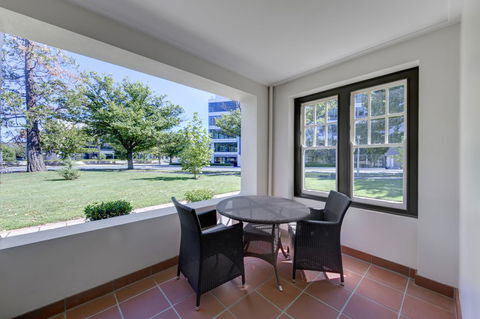 Hotel Kurrajong Canberra - Redcliffe Tourism 10