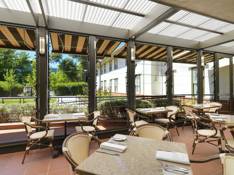 Hotel Kurrajong Canberra - Redcliffe Tourism 24