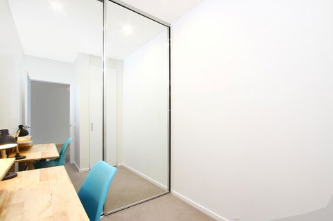 IQ Smart Apartments 704 Braddon ACT - Redcliffe Tourism 1