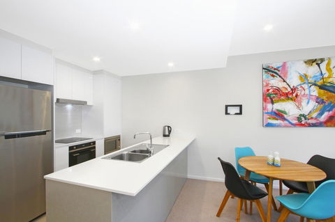 IQ Smart Apartments 704 Braddon ACT - Redcliffe Tourism 3