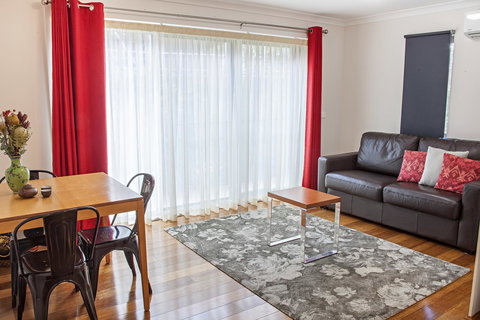 One Of A Kind Apartments - Redcliffe Tourism 7