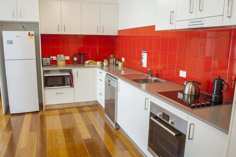 One Of A Kind Apartments - Redcliffe Tourism 11