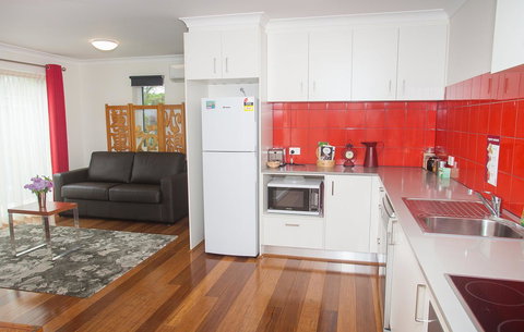 One Of A Kind Apartments - Redcliffe Tourism 42