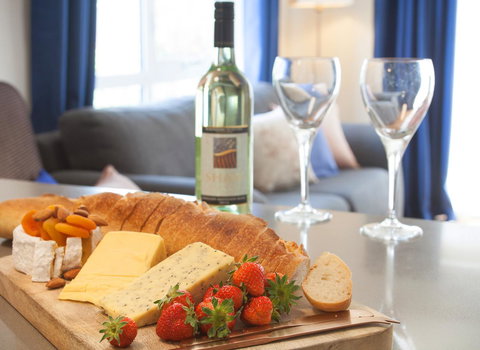 One Of A Kind Apartments - Redcliffe Tourism 17