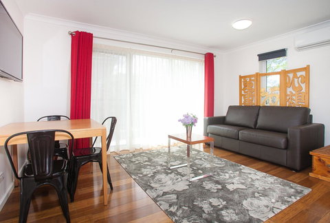 One Of A Kind Apartments - Redcliffe Tourism 43