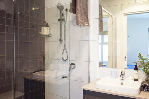 One Of A Kind Apartments - Redcliffe Tourism 14