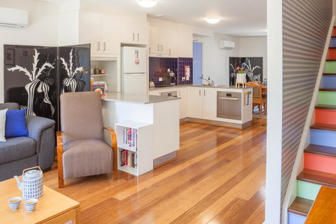 One Of A Kind Apartments - Redcliffe Tourism 25