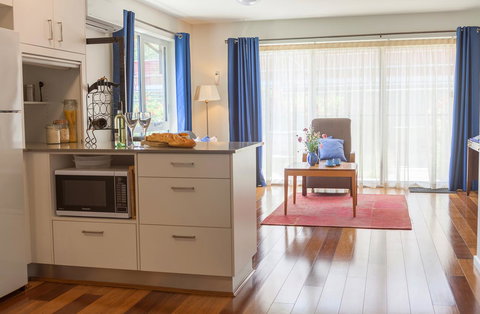 One Of A Kind Apartments - Redcliffe Tourism 32