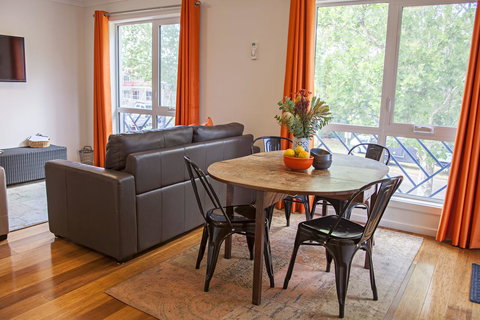 One Of A Kind Apartments - Redcliffe Tourism 4