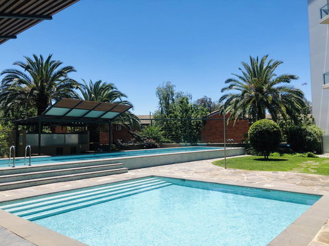 Staying Places - The Avenue - Redcliffe Tourism 1