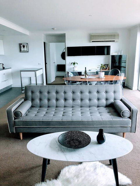 Staying Places - The Avenue - Redcliffe Tourism 5