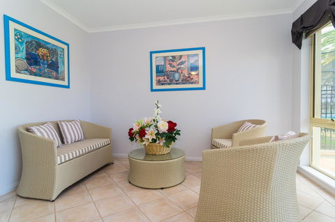 Port Adelaide Harbourside House - Redcliffe Tourism 4