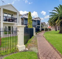 Port Adelaide Harbourside House - Redcliffe Tourism