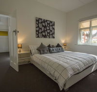 Cowan Street Bungalow - Redcliffe Tourism