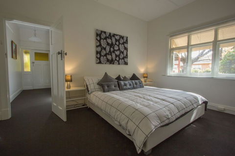 Cowan Street Bungalow - Redcliffe Tourism 0