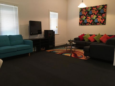 Cowan Street Bungalow - Redcliffe Tourism 7