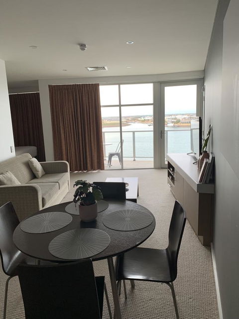Wallaroo Marina Stayz - Redcliffe Tourism 8