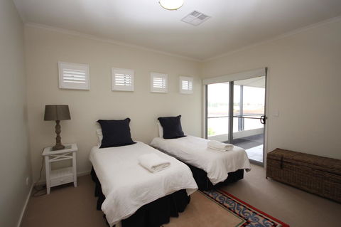 Wallaroo Marina Apartments - Redcliffe Tourism 42