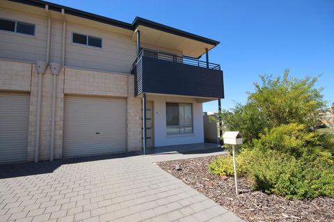 Wallaroo Marina Apartments - Redcliffe Tourism 32