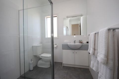 Wallaroo Marina Apartments - Redcliffe Tourism 29