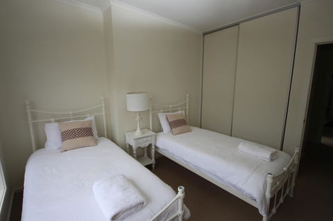 Wallaroo Marina Apartments - Redcliffe Tourism 39