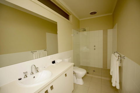 Wallaroo Marina Apartments - Redcliffe Tourism 12