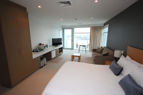 Wallaroo Marina Apartments - Redcliffe Tourism 21