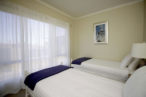 Wallaroo Marina Apartments - Redcliffe Tourism 9