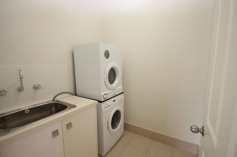 Wallaroo Marina Apartments - Redcliffe Tourism 40