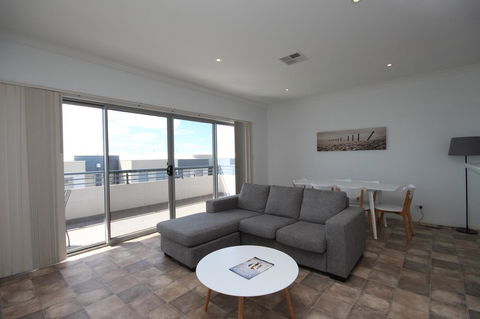 Wallaroo Marina Apartments - Redcliffe Tourism 25