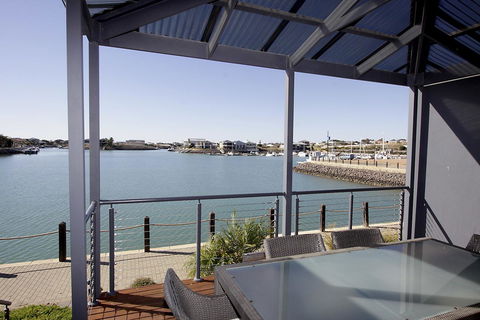 Wallaroo Marina Apartments - Redcliffe Tourism 8