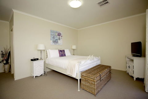 Wallaroo Marina Apartments - Redcliffe Tourism 7