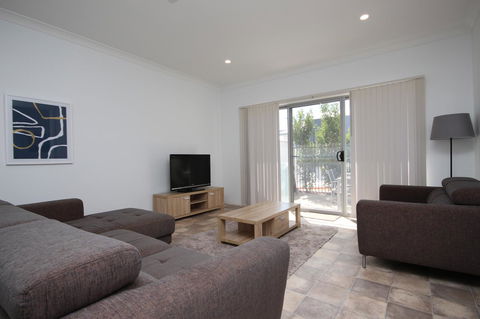 Wallaroo Marina Apartments - Redcliffe Tourism 28