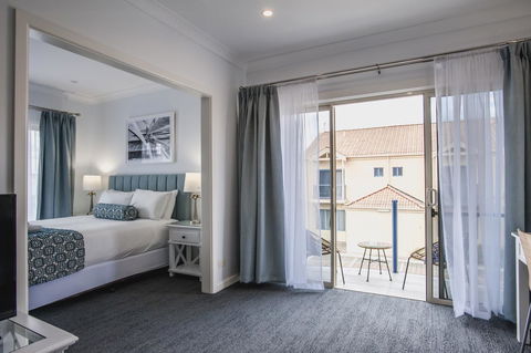 Marina Hotel - Redcliffe Tourism 8