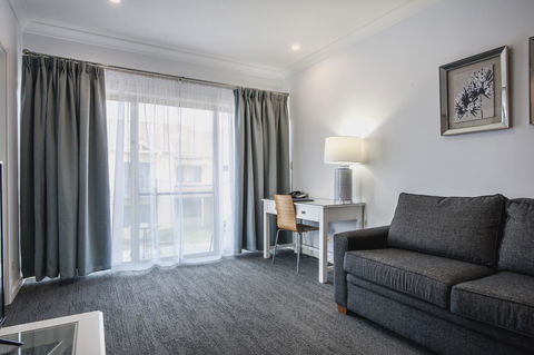 Marina Hotel - Redcliffe Tourism 3