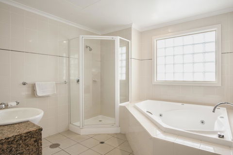 Marina Hotel - Redcliffe Tourism 2