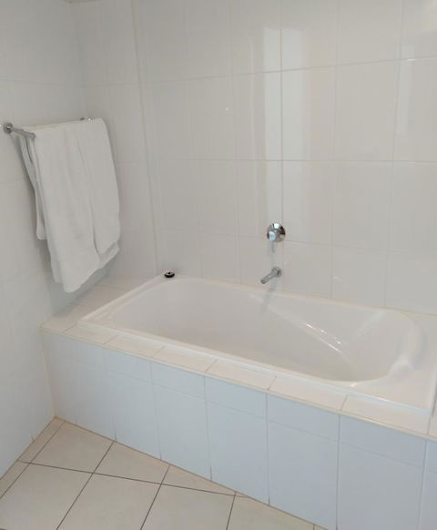 Wallaroo Marina Executive Apartments - Redcliffe Tourism 10