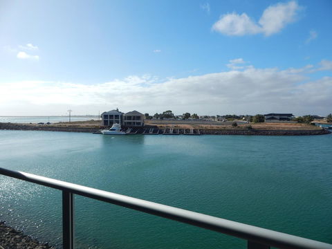 Wallaroo Marina Executive Apartments - Redcliffe Tourism 18