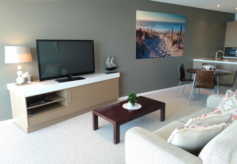 Wallaroo Marina Executive Apartments - Redcliffe Tourism 4