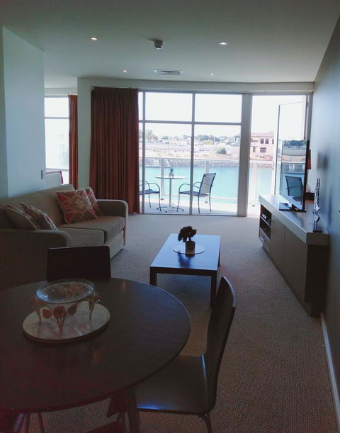 Wallaroo Marina Executive Apartments - Redcliffe Tourism 5