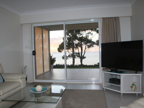 Mollymook Beach Waterfront - Redcliffe Tourism 12
