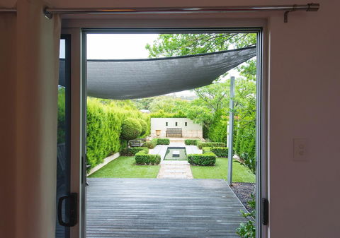 S T U D I O 22 Peaceful Retreat With Garden Views - Redcliffe Tourism 12