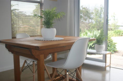 S T U D I O 22 Peaceful Retreat With Garden Views - Redcliffe Tourism 9