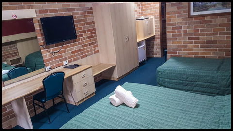 Windsor Terrace Motel - Redcliffe Tourism 4
