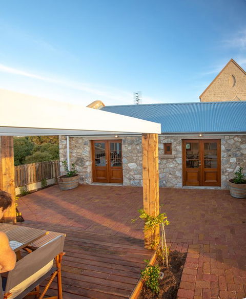 Lucy's Cottage - Redcliffe Tourism 21