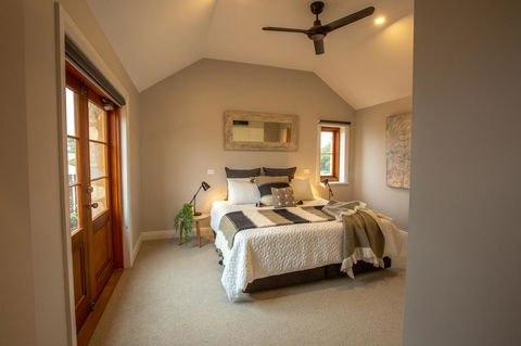 Lucy's Cottage - Redcliffe Tourism 2