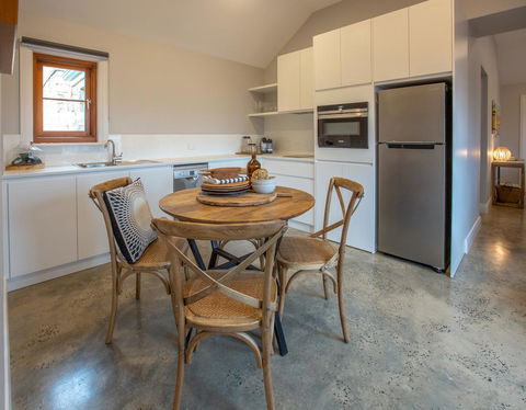 Lucy's Cottage - Redcliffe Tourism 9