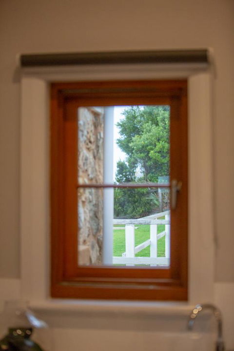 Lucy's Cottage - Redcliffe Tourism 12