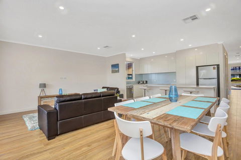 Eastern Breeze - Redcliffe Tourism 23